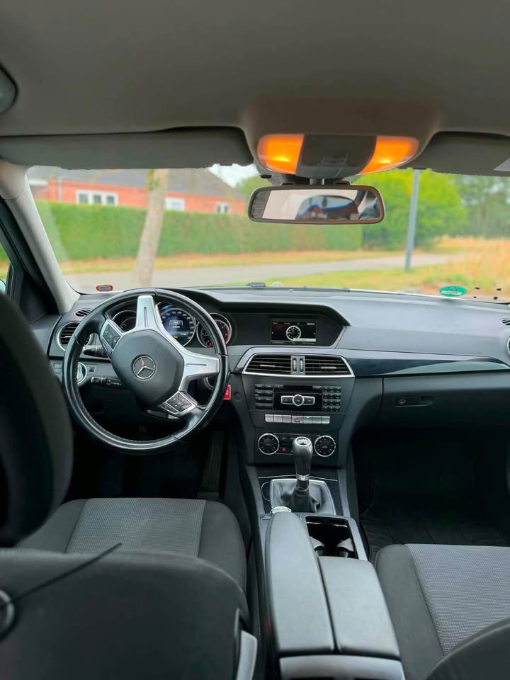 Hvid Mercedes C-Klasse fra 2013
