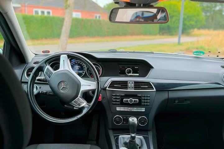 Hvid Mercedes C-Klasse fra 2013