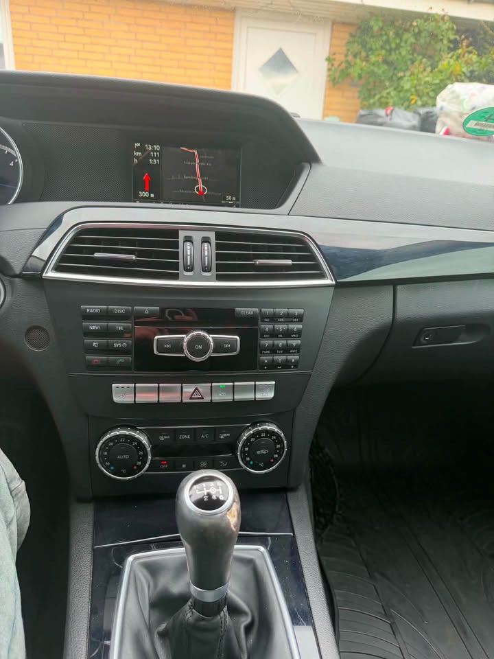 Hvid Mercedes C-Klasse fra 2013