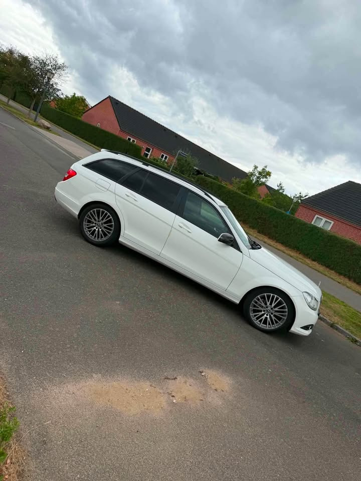 Hvid Mercedes C-Klasse fra 2013