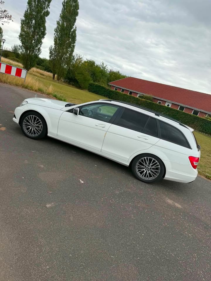 Hvid Mercedes C-Klasse fra 2013