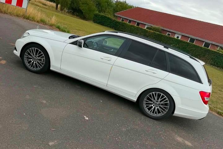 Hvid Mercedes C-Klasse fra 2013
