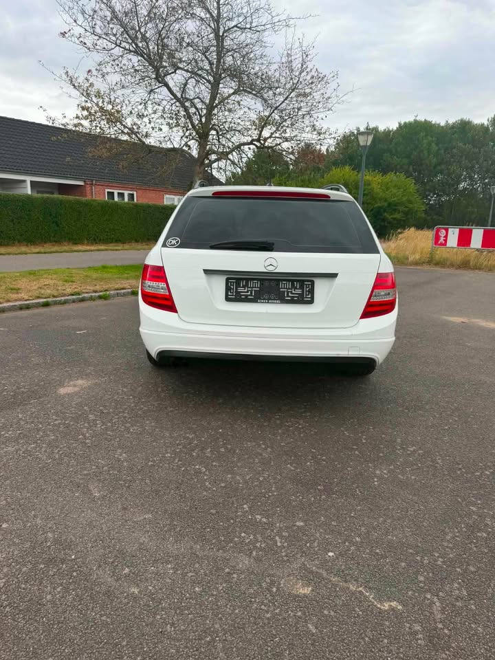 Hvid Mercedes C-Klasse fra 2013