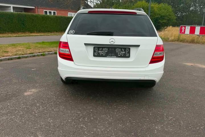 Hvid Mercedes C-Klasse fra 2013