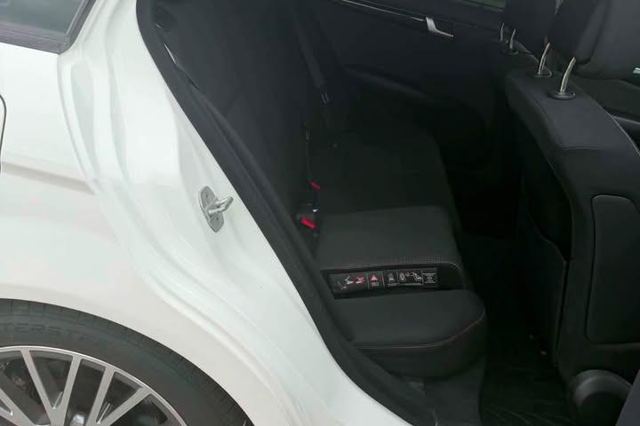 Hvid Mercedes C-Klasse fra 2013