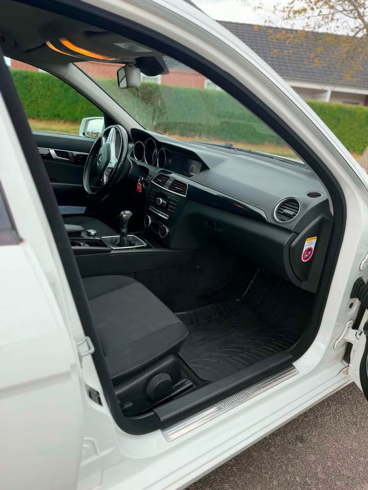 Hvid Mercedes C-Klasse fra 2013
