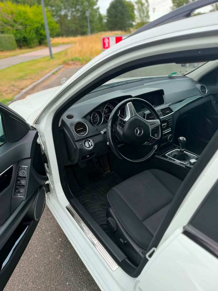 Hvid Mercedes C-Klasse fra 2013