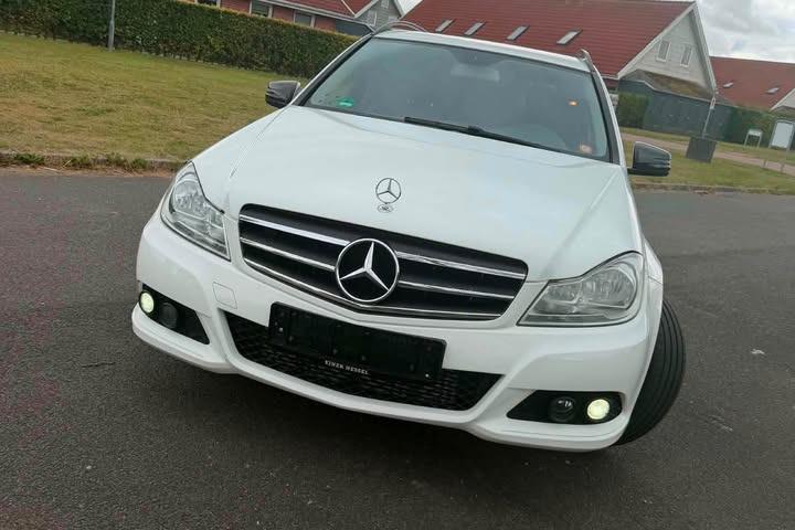 Hvid Mercedes C-Klasse fra 2013