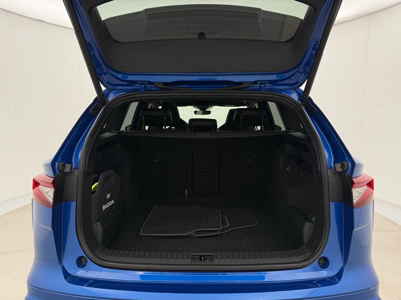 Blå Skoda Enyaq fra 2023