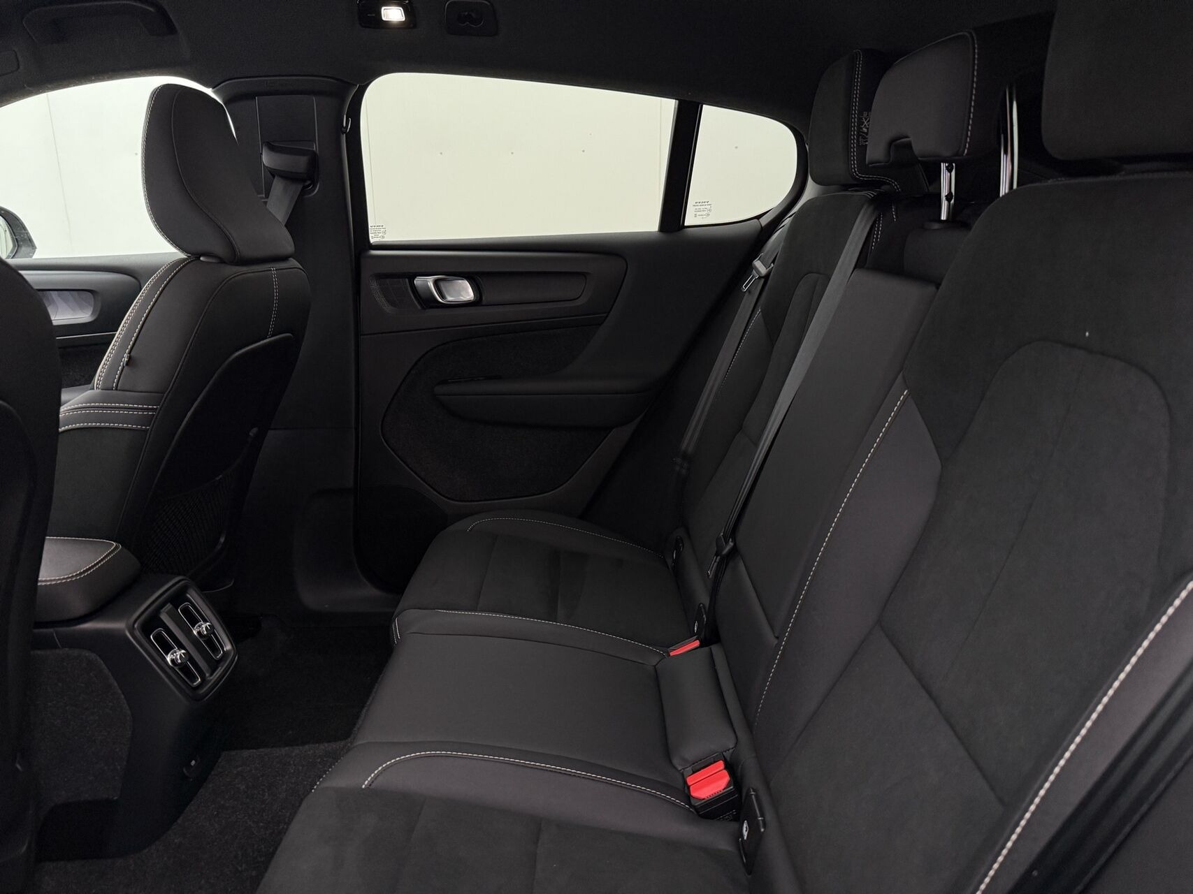 Sølv Volvo C40 fra 2023