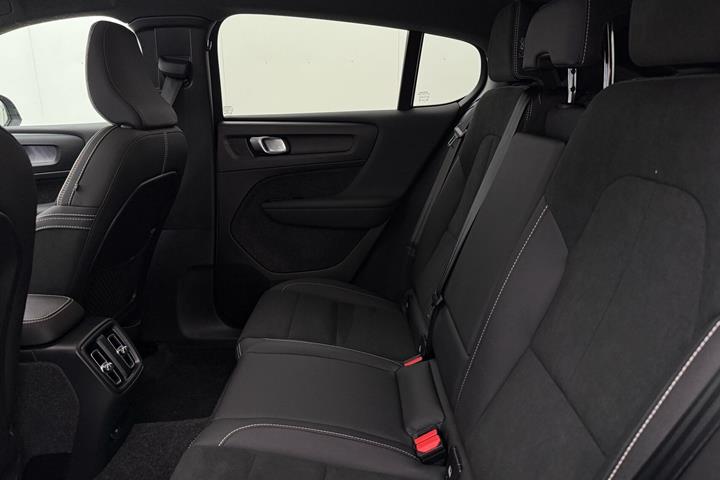 Sølv Volvo C40 fra 2023