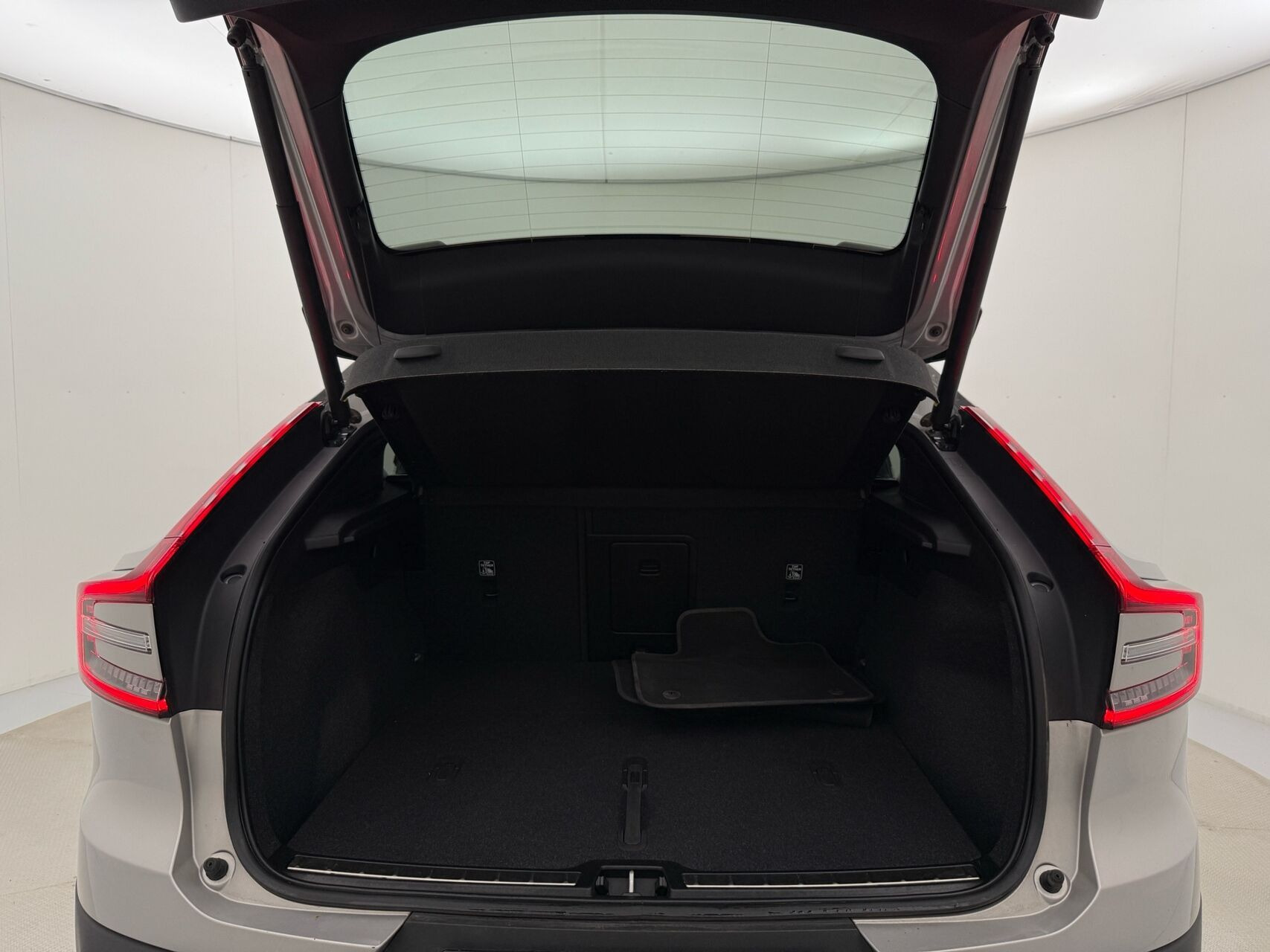 Sølv Volvo C40 fra 2023
