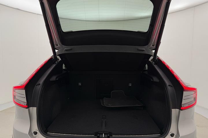 Sølv Volvo C40 fra 2023