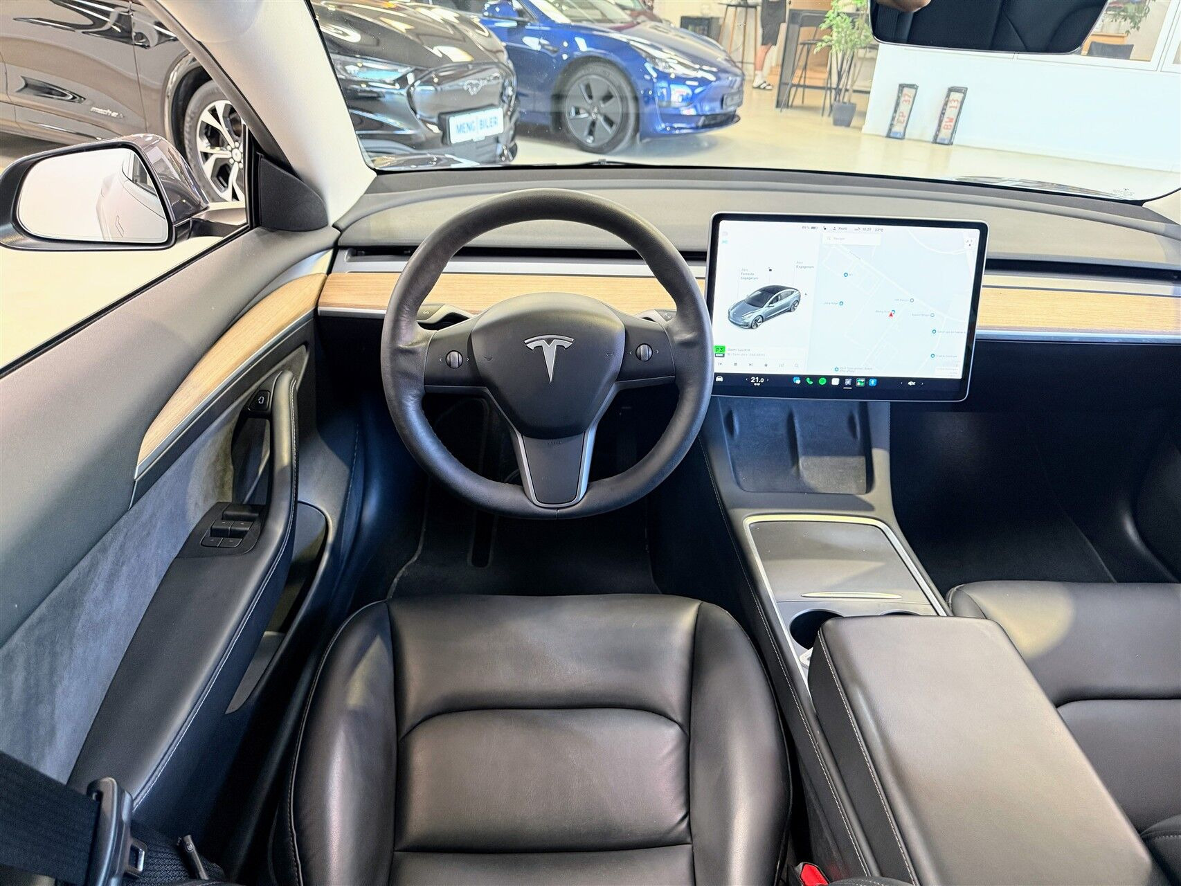 Grå Tesla Model 3 fra 2022