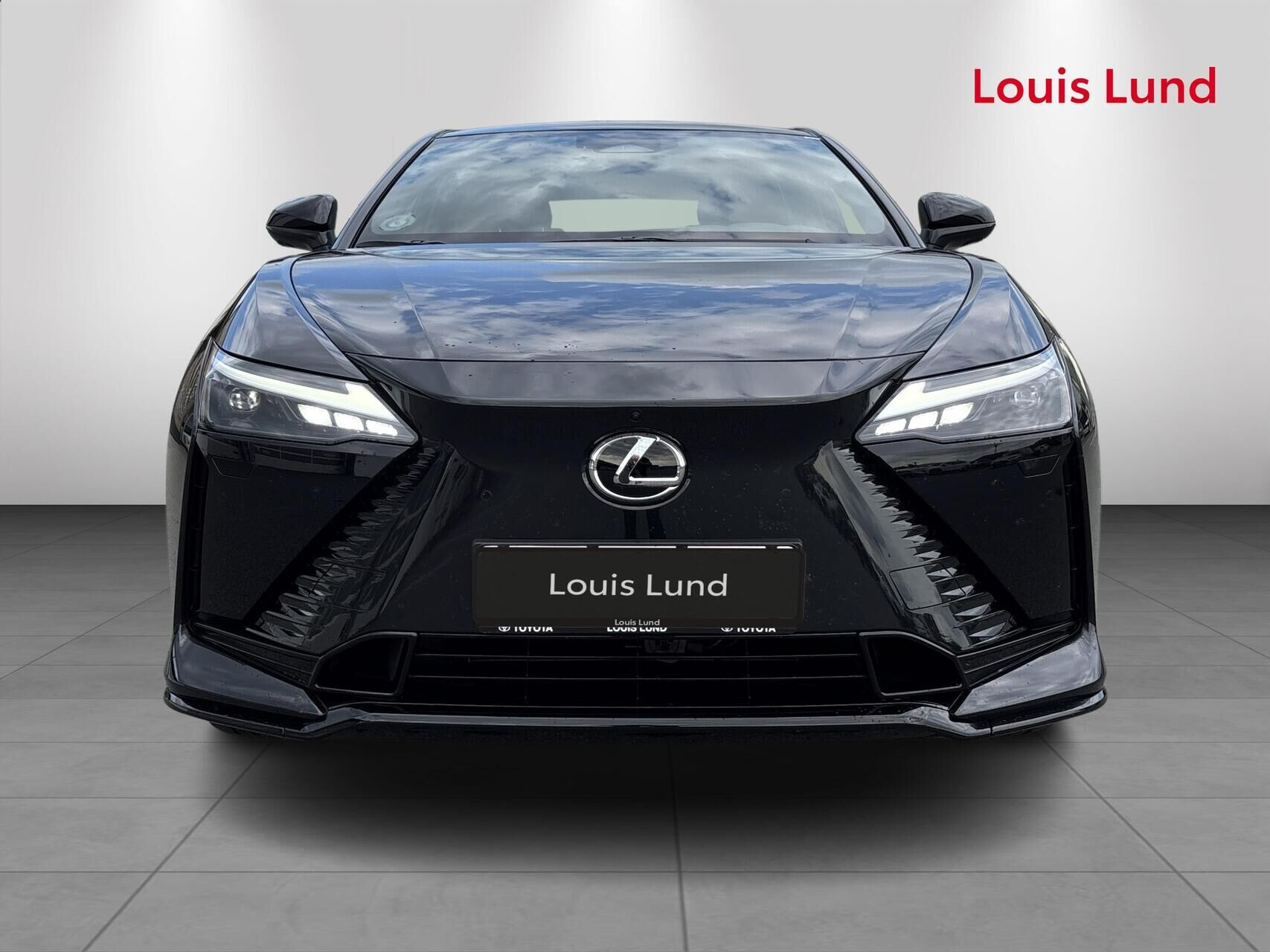 Sort Lexus RZ fra 2026