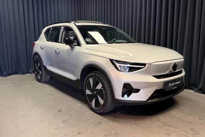 Sølv Volvo XC40 fra 2024