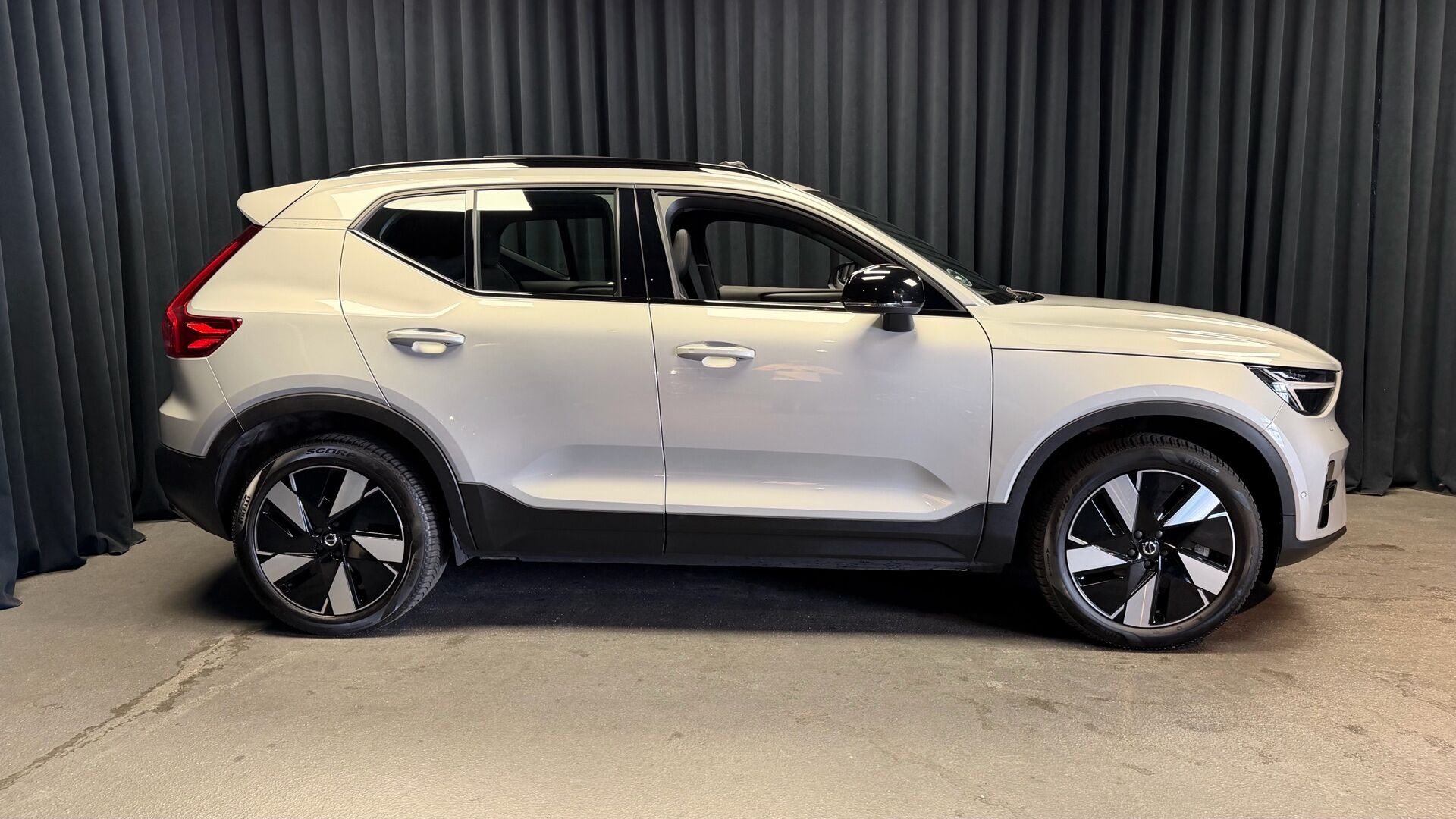 Sølv Volvo XC40 fra 2024