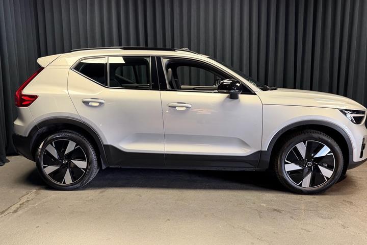 Sølv Volvo XC40 fra 2024
