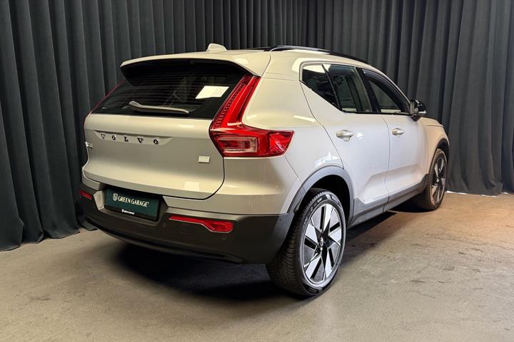 Sølv Volvo XC40 fra 2024