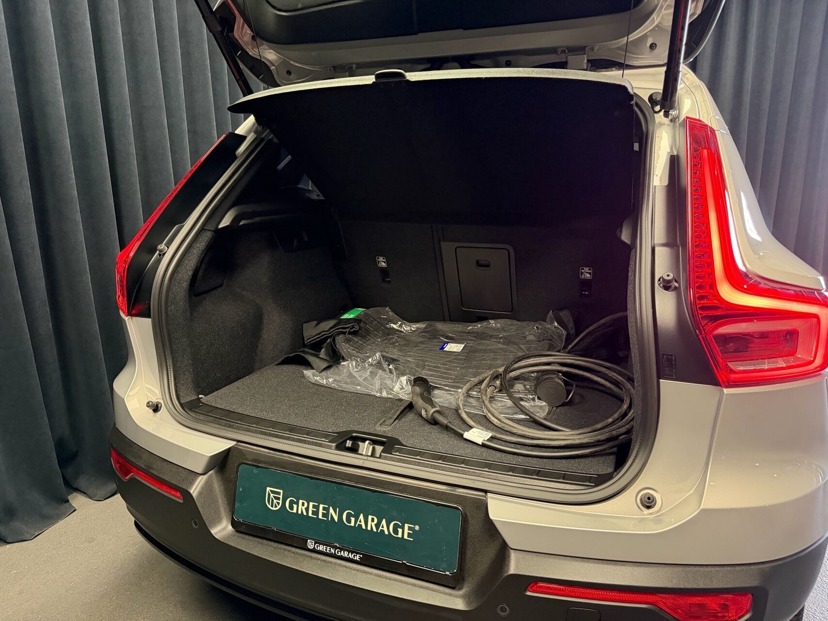 Sølv Volvo XC40 fra 2024