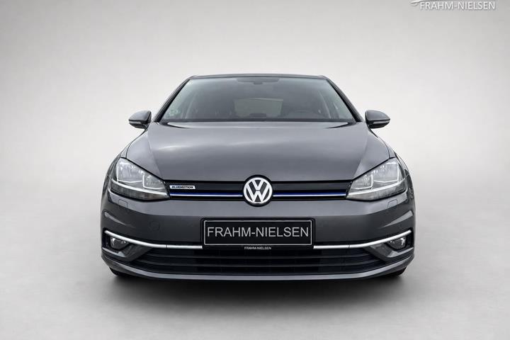 Grå VW Golf fra 2018
