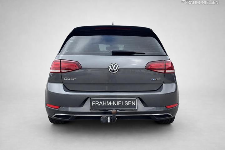 Grå VW Golf fra 2018