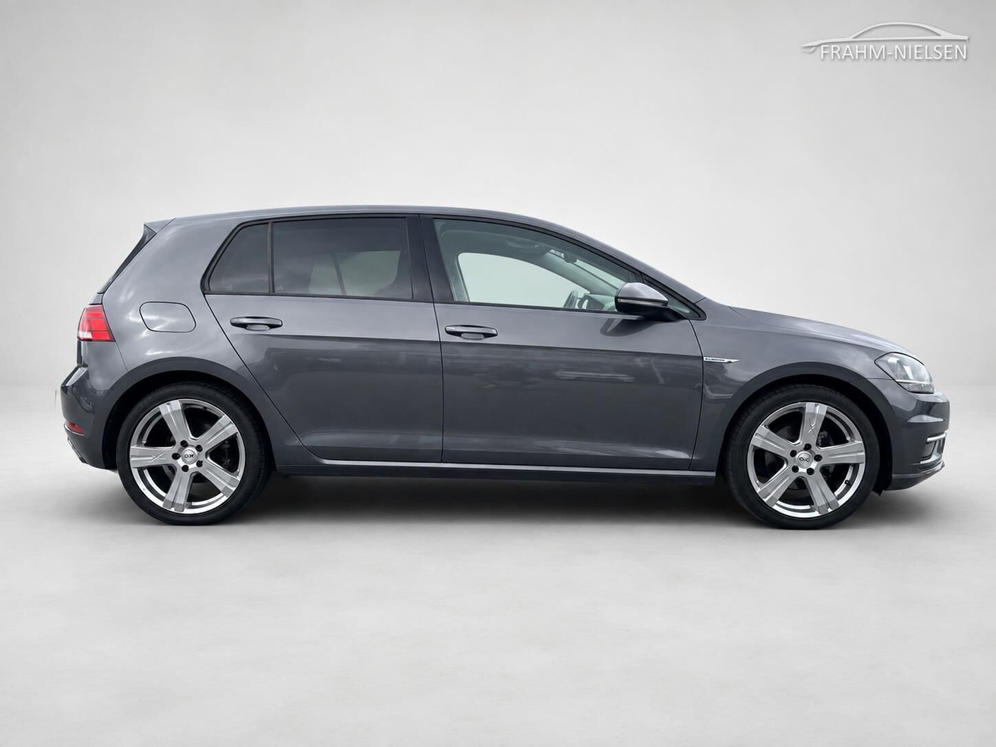 Grå VW Golf fra 2018