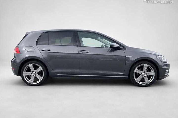 Grå VW Golf fra 2018