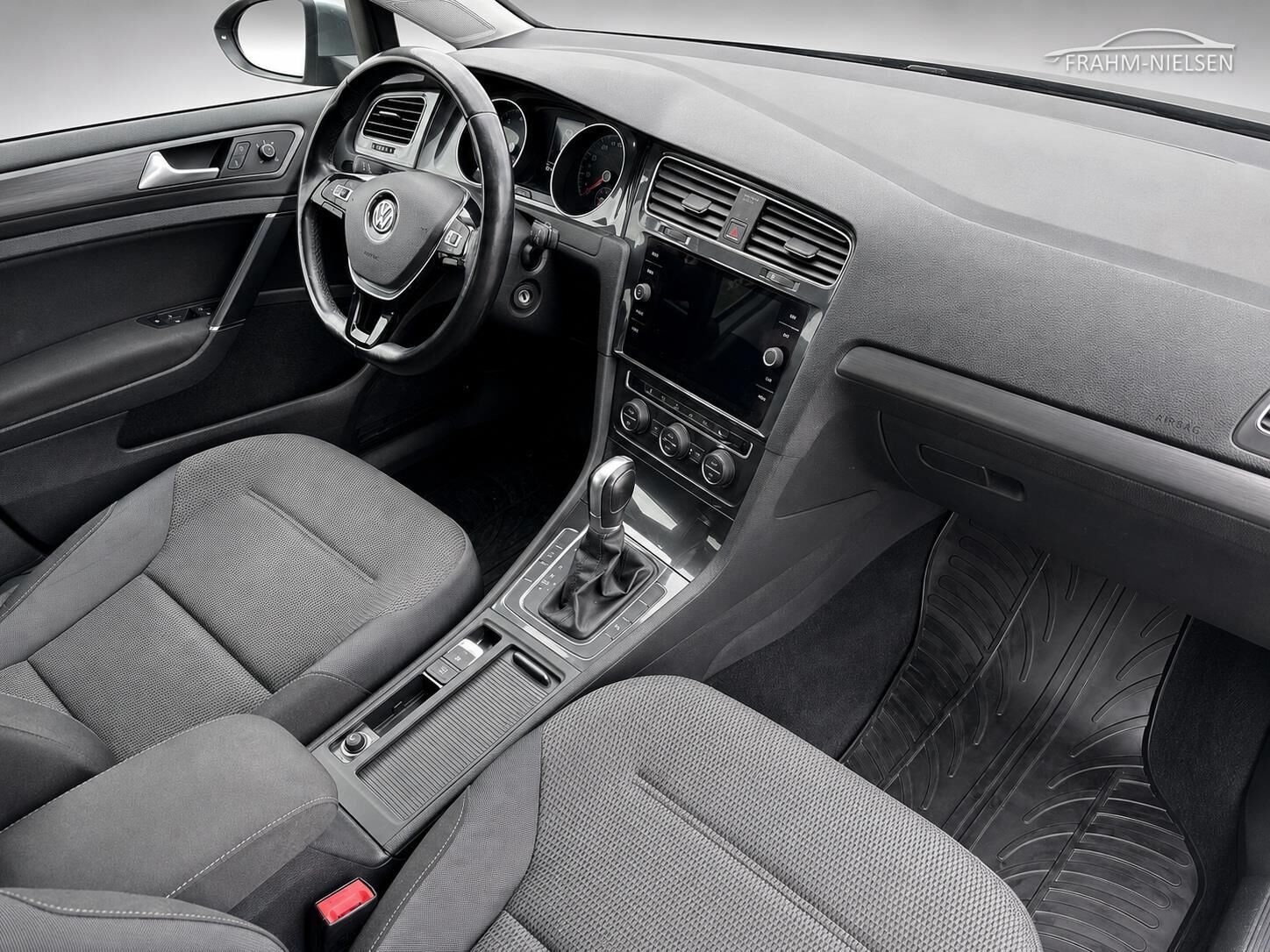 Grå VW Golf fra 2018