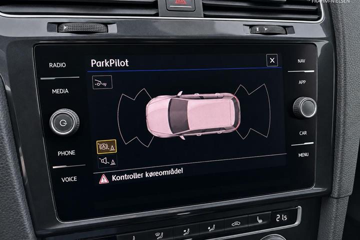 Grå VW Golf fra 2018