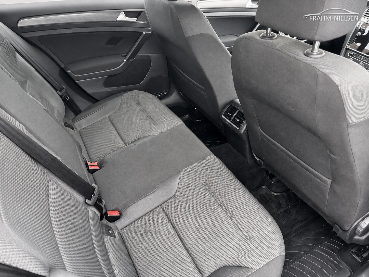 Grå VW Golf fra 2018