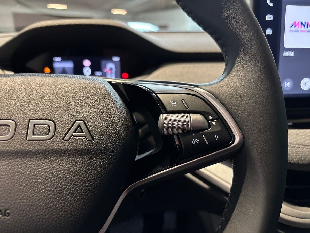 Grå Skoda Enyaq fra 2026