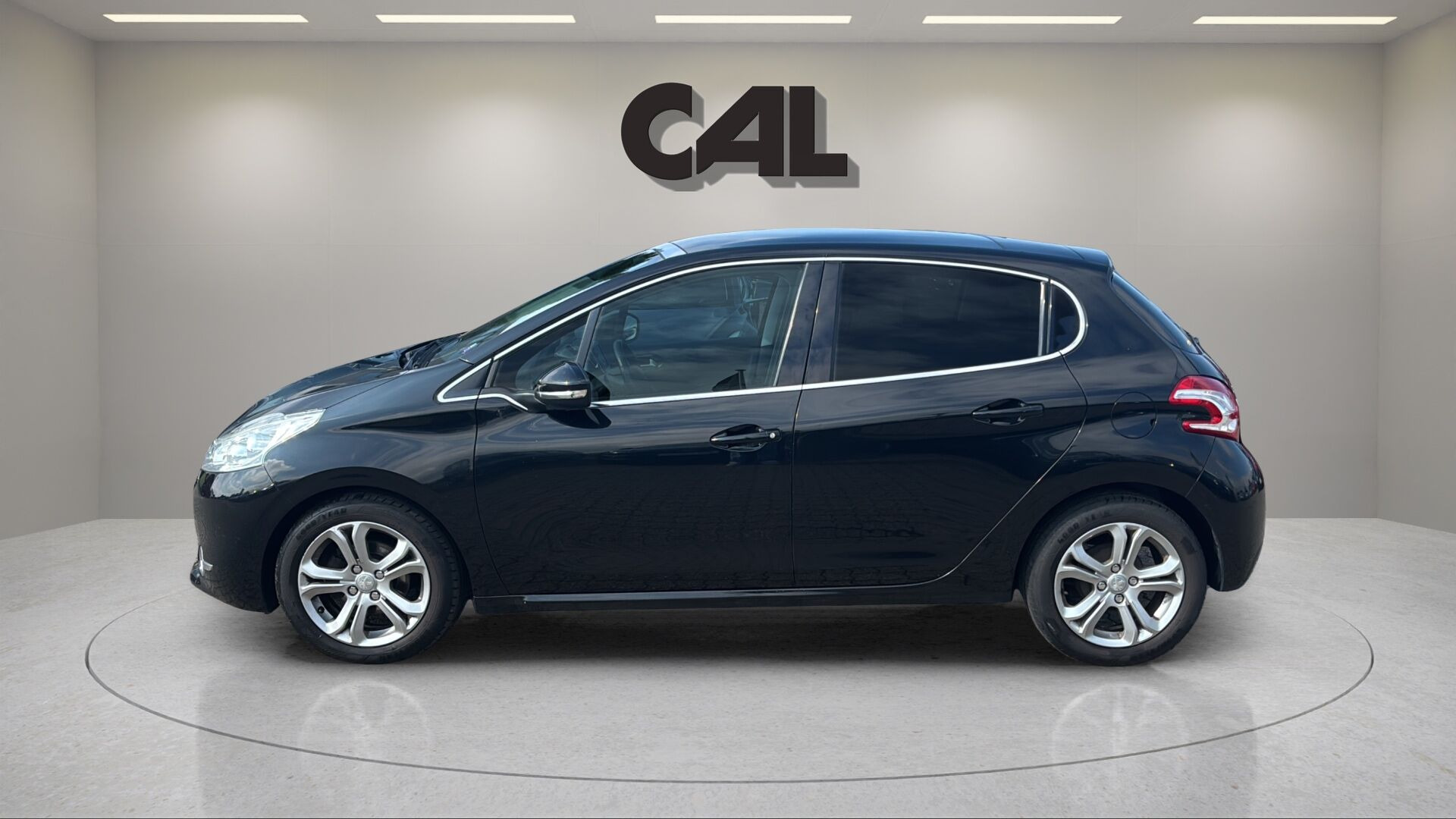 Sort Peugeot 208 fra 2015