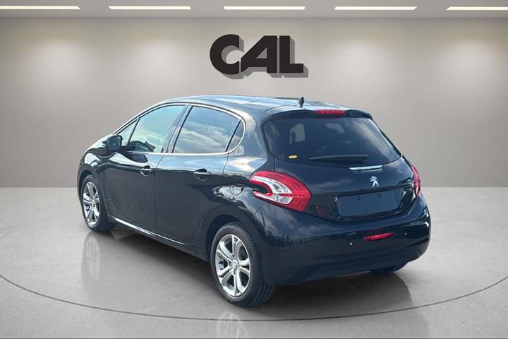 Sort Peugeot 208 fra 2015