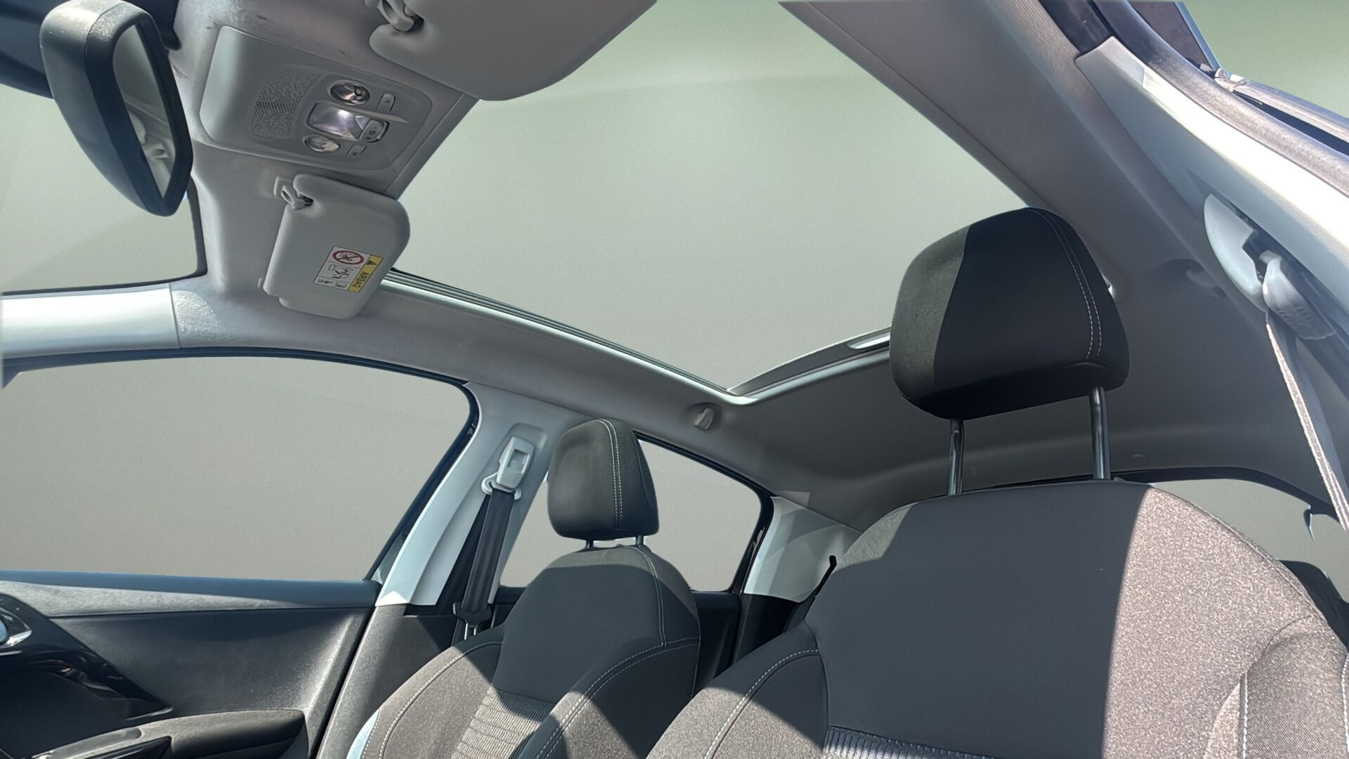 Sort Peugeot 208 fra 2015