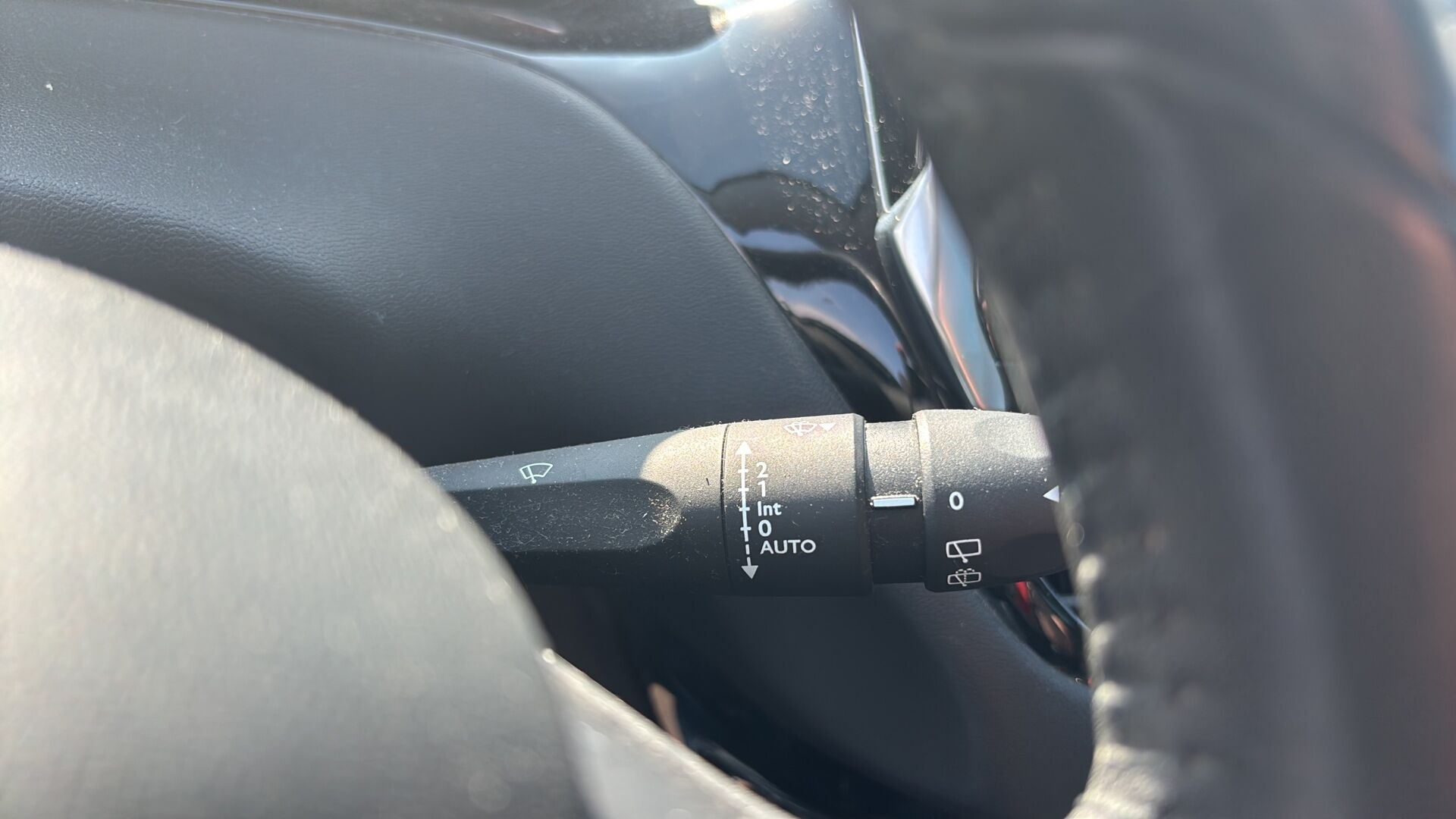 Sort Peugeot 208 fra 2015