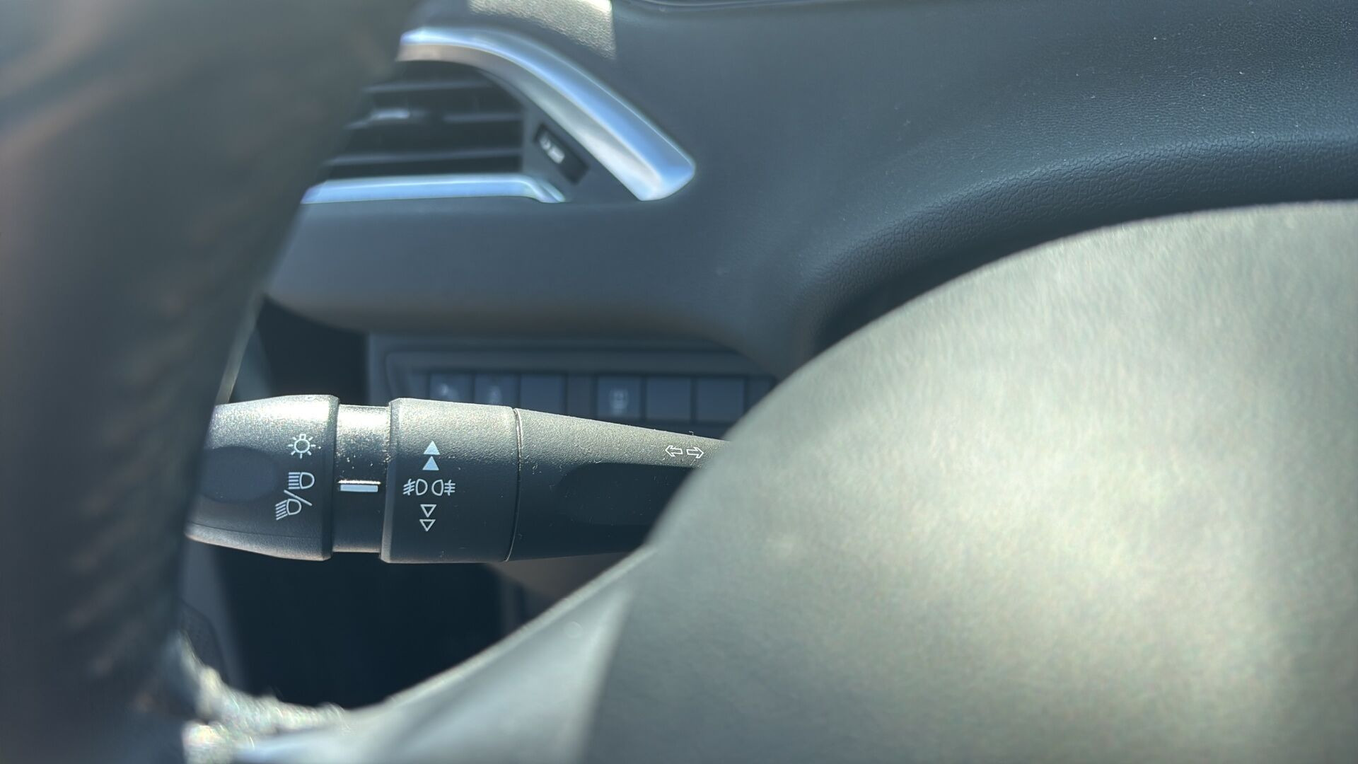 Sort Peugeot 208 fra 2015