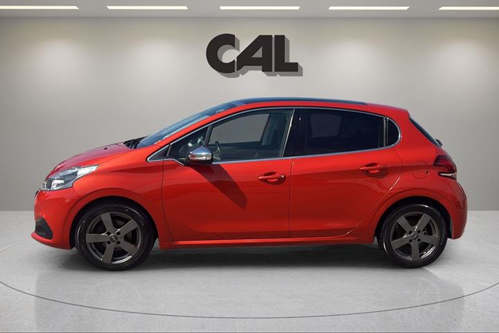 Orange Peugeot 208 fra 2015