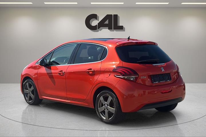 Orange Peugeot 208 fra 2015