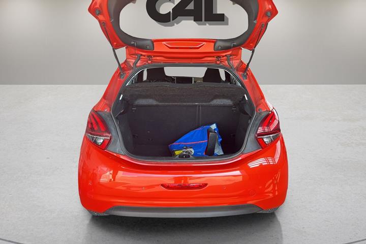 Orange Peugeot 208 fra 2015
