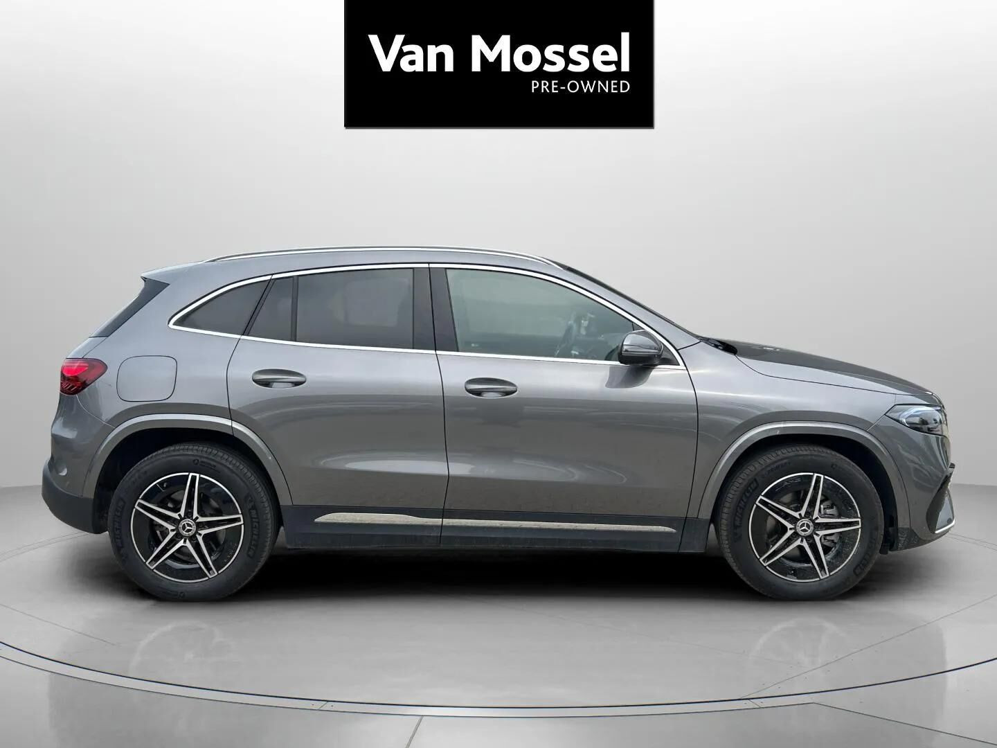 Grå Mercedes EQA 250+ fra 2024