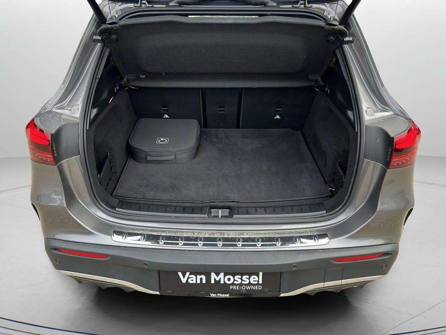 Grå Mercedes EQA 250+ fra 2024
