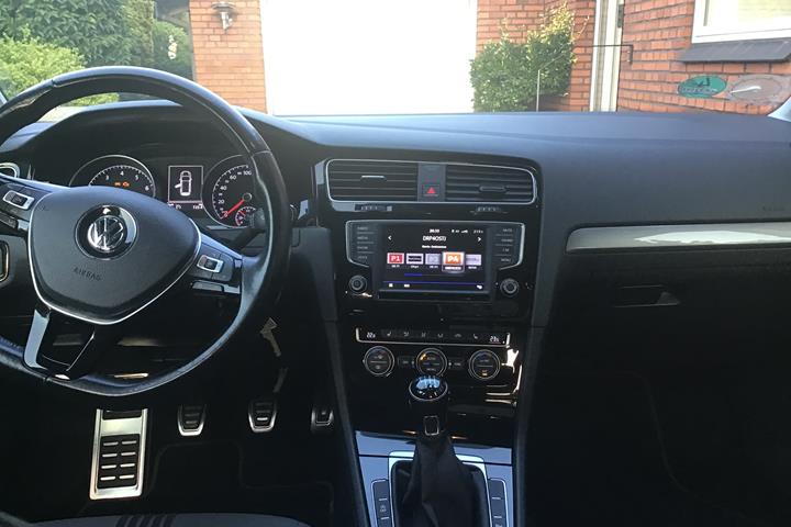 Sort VW Golf fra 2016