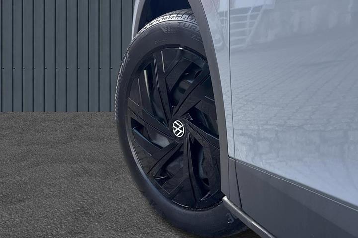 Grå VW ID.4 fra 2023