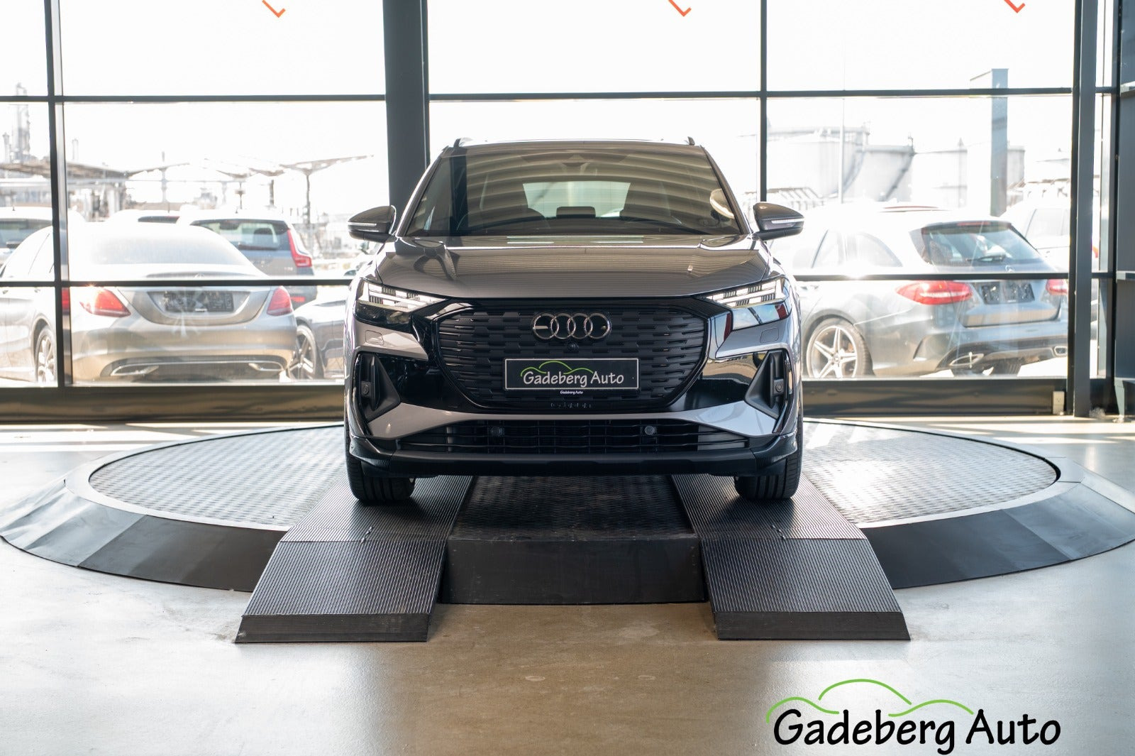 Grå Audi Q4 e-tron fra 2025