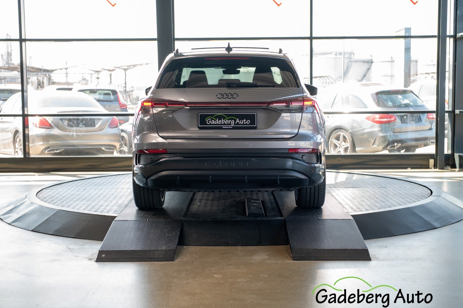 Grå Audi Q4 e-tron fra 2025