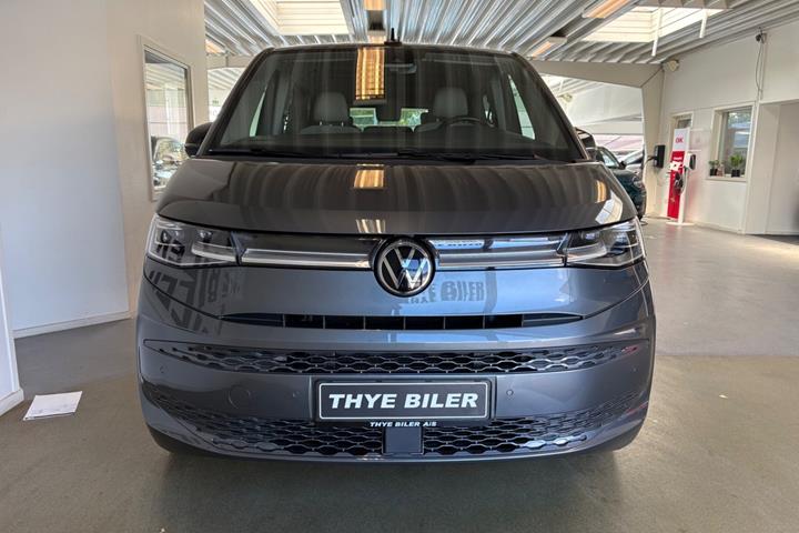 Grå VW Multivan fra 2024