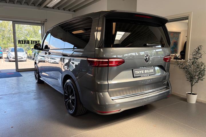 Grå VW Multivan fra 2024