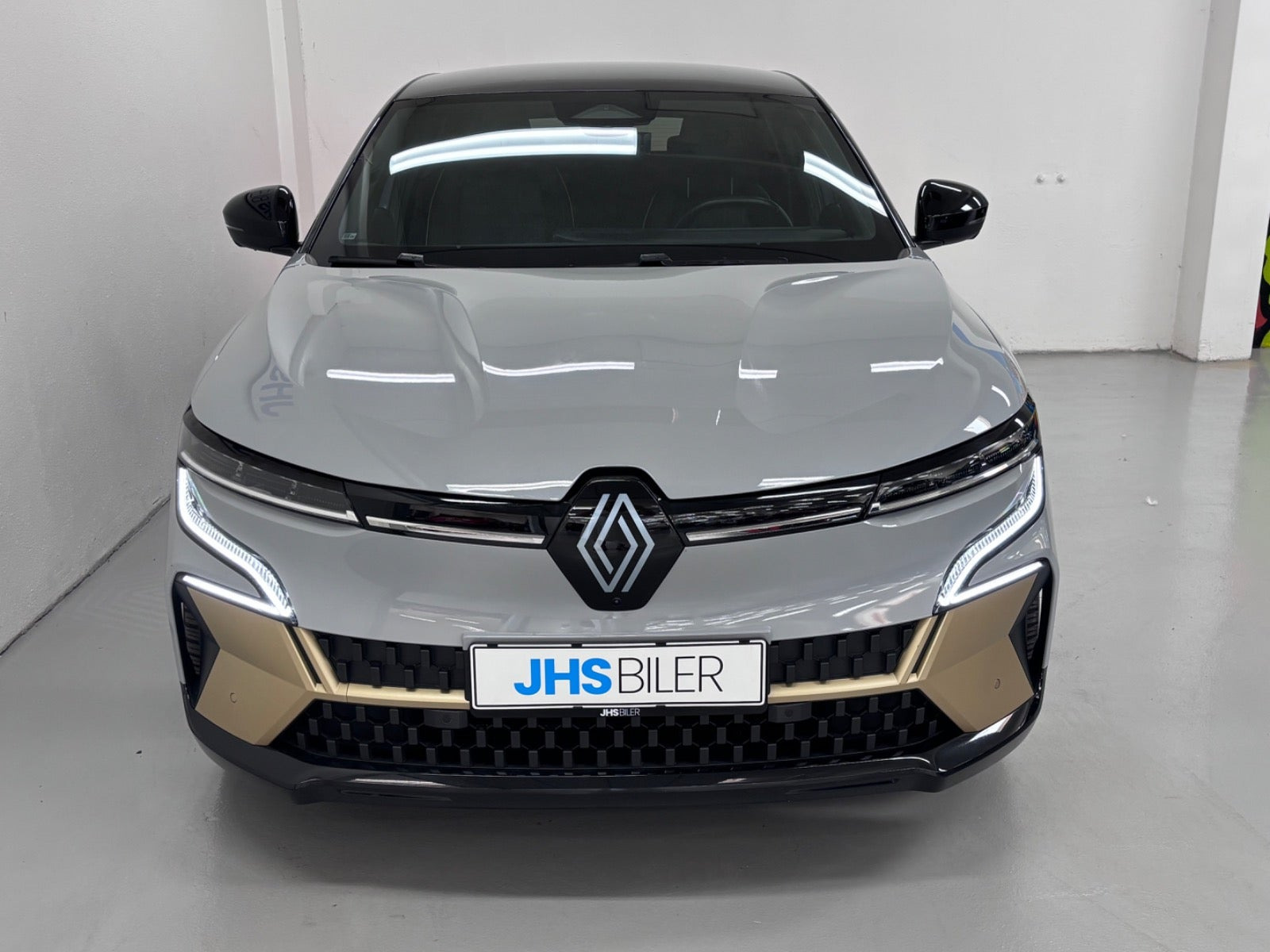 Grå Renault Megane E-Tech fra 2023