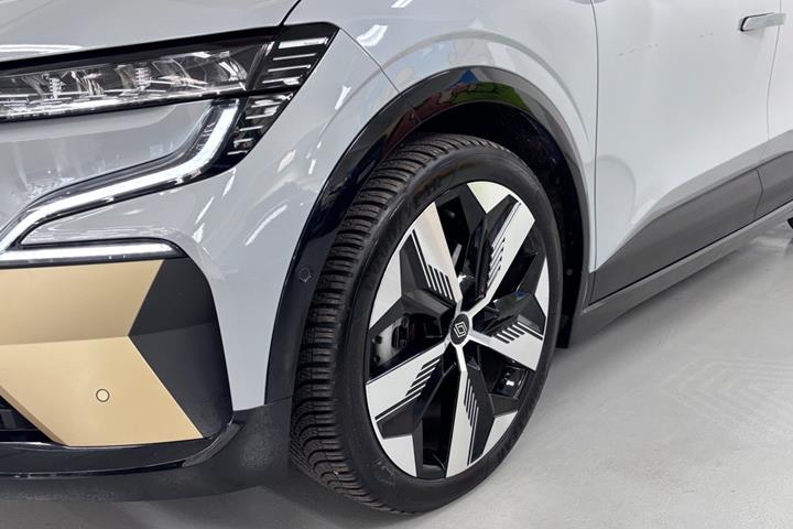 Grå Renault Megane E-Tech fra 2023